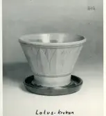 Lotus-kruk från Bo Fajans, formgivare Ewald Dahlskog, 1900-talets mitt.