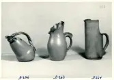 Kannor från Bo Fajans, formgivare Ewald Dahlskog, 1900-talets mitt.