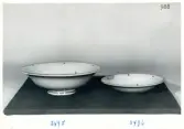 Skål och assiett från Bo Fajans, formgivare Eva Jancke-Björk, 1900-talets mitt.