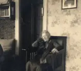 Text på baksidan. Bild 4 