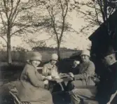 Text på baksidan.På Brogården, Heberg.  Förvärv från Anna-Lisa Nilsson innehavare av antikvitetsaffär i Falkenberg fram till 1985. Genom en auktion kom hon över div. föremål efter Patrik Johnsons kvarlåtenskap. De har sedan dess (1971) legat på hennes vind i Abild prästgård. Föremålen överlämnade från A-L Nilssons dödsbo av döttrarna Marie Louise Andersson, Viveka Linderström Sthlm o Anita Skantze Ullared.