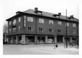 F d. Lyckan 1 bebyggdes inte förrän Bigge Johansson 1935 uppförde sitt affärs- och bostadshus.