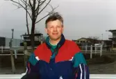 Åbytravet i Åby, Mölndal, under travloppet Olympiatravet, den 10 april 1999. Porträtt av en man.