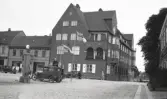 Halmstads Sparbank vid Stortorget i Halmstad.
Huset uppfördes i rött tegel 1912-14 efter ritningar av arkitekterna Ivar Tengbom och Ernst Torulf.