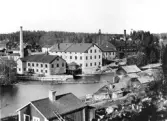Forsså bruk AB. Vy från Hillensidan. Böleskäkten är den största byggnaden till höger på bilden. Foto före 1920.