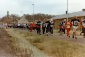 Motionsloppet i löpning Mölndalsbroloppet i oktober 1985. Här ses några av löparna vid Frölundagatan.
