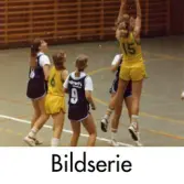 Serie om fyra fotografier som visar Kvarnby Basket spela match i Mölndals idrottshus/Aktiviteten på 1980-talet. Motståndarlag och slutresultat är okända.