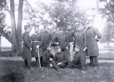 Foto av en grupp underlöjtnanter, 1892. Text i album: 