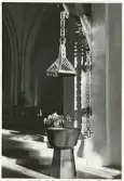 Den nya dopfunten i domkyrkan skapades, liksom altaret och predikstolen, av Jan Brazda 1960.