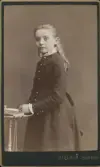 Barnporträtt av Tekla Svedlund. Syster till Major Gustaf Svedlund. (Swedlund).