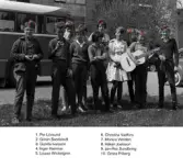 År 1961 på våren är klass 6 från Österängsskolan i Jönköping på skolresa i Småland tillsammans med sin lärare Göte Ohlsson. Här ett besök på Lindhammars glasbruk.
På Österängsskolan var det tradition att man i 4:an åkte till Vadstena och Omberg, i 5:an till Västergötland (Falbygden, Skara, Varnhem) och i 6:an en resa till glasbruk i Småland.