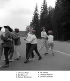 År 1961 på våren är klass 6 från Österängsskolan i Jönköping på skolresa i Småland tillsammans med sin lärare Göte Ohlsson. Här ett besök på Lindhammars glasbruk.
På Österängsskolan var det tradition att man i 4:an åkte till Vadstena och Omberg, i 5:an till Västergötland (Falbygden, Skara, Varnhem) och i 6:an en resa till glasbruk i Småland.