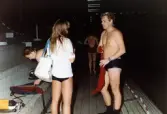 Medlemmar i Lindome Sportdykarklubb övar dykning i Åby simhall i Åby, Mölndal, år 1983.