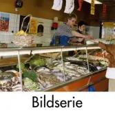 Serie om 24 fotografier som visar fiskaffären i Mölndals centrum den 10 maj 1991.