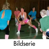 Serie om två fotografier som visar gymping i Idrottshuset/Aktiviteten i Mölndal på 1980-talet.