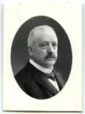Porträtt på Kamrer Oscar Millqvist, Jönköping. Född år 1857 och död år 1932.