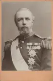 Kungaporträtt av Oscar II, kung av Sverige från 1872-1907 och kung av Norge från 1872-1905. Text på baksida kort: 