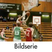 Serie om fyra fotografier som visar Kvarnby Basket spela match i Mölndals idrottshus/Aktiviteten, år 1984. Motståndarlag och slutresultat är okända.