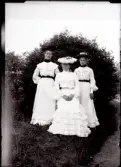 Betty Benjaminsson, Annie Benjaminsson f. Ogden och Lotten Fredriksson f. Benjaminsson