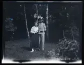 Elin Morthensen (född Anrep) med sonen Sven i uniform.