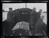 Leonarth och tre av barnen på familjen Morthensens båt.