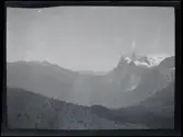 
Fotografier tagna under en resa Elin och Leonarth gör 1907 till Schweiz, med tåg via Danmark och Tyskland. Platser som besöks på resan är bl.a. Lauterbrunnen, Luzern och Bern.