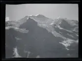 
Fotografier tagna under en resa Elin och Leonarth gör 1907 till Schweiz, med tåg via Danmark och Tyskland. Platser som besöks på resan är bl.a. Lauterbrunnen, Luzern och Bern.