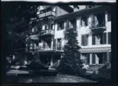 
Fotografier tagna under en resa Elin och Leonarth gör 1907 till Schweiz, med tåg via Danmark och Tyskland. Platser som besöks på resan är bl.a. Lauterbrunnen, Luzern och Bern.