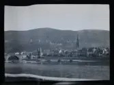 
Fotografier tagna under en resa Elin och Leonarth gör 1907 till Schweiz, med tåg via Danmark och Tyskland. Platser som besöks på resan är bl.a. Lauterbrunnen, Luzern och Bern.