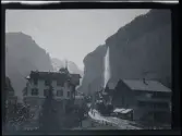 
Fotografier tagna under en resa Elin och Leonarth gör 1907 till Schweiz, med tåg via Danmark och Tyskland. Platser som besöks på resan är bl.a. Lauterbrunnen, Luzern och Bern.