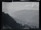 
Fotografier tagna under en resa Elin och Leonarth gör 1907 till Schweiz, med tåg via Danmark och Tyskland. Platser som besöks på resan är bl.a. Lauterbrunnen, Luzern och Bern.
