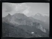 
Fotografier tagna under en resa Elin och Leonarth gör 1907 till Schweiz, med tåg via Danmark och Tyskland. Platser som besöks på resan är bl.a. Lauterbrunnen, Luzern och Bern.