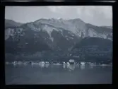 
Fotografier tagna under en resa Elin och Leonarth gör 1907 till Schweiz, med tåg via Danmark och Tyskland. Platser som besöks på resan är bl.a. Lauterbrunnen, Luzern och Bern.