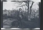Leonarth i trädgården till familjen Morthensens villa Solveden, Djursholm.