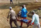 Motocrosstävling på Blixåsbanan i Balltorp, Mölndal, den 1 maj 1988. En skadad förare bärs bort på bår.
