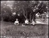 Nårunga. Betty Benjaminsson i mitten