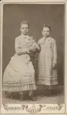 Porträtt av Selma och Gerda Broman (enligt text i album).