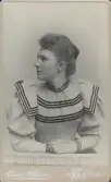 Porträtt av Gertrud Nicklasson g. Liedstrand (enligt text i album).