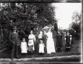 Nårunga. Karl Fredriksson (Lottens man), Margit Fredriksson, Hanna Benjaminsson, Ebbe Benjaminsson (står framför), Sara (flickan), Lotten med Olle, Betty, Anna och Hilda
