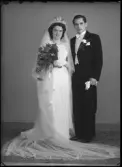 Brudpar. Ragnar Skanzer, Skansgatan 3, Hallstahammar.
Ur Gustaf Åhmans samling.