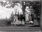 Nårunga. Einar Benjaminsson fjärde från vänster övre raden. Rudolf och Fridolf Benjaminsson längst ut tlll höger övre raden. Åke Benjaminsson längst ut till höger mellanraden. Arne Benjaminsson längst ut till höger längst fram.