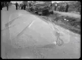 Bilkrock vid Nybro 12 september 1950. Landsfiskalen i Kolbäcks distrikt, Hallstahammar.
Ur Gustaf Åhmans samling.