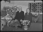Grupporträtt, två personer. Emil Johansson. Pensionärshemmet, Kolbäck. Ur Gustaf Åhmans samling.