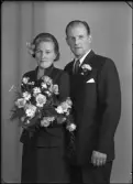 Brudpar. John Sundgren, Bergslagsvägen 228 A, Hallstahammar.
Ur Gustaf Åhmans samling.