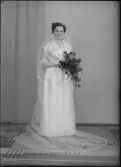 Brudporträtt. Bengt Hedbom, Bergslagsvägen 225, Hallstahammar.
Ur Gustaf Åhmans samling.