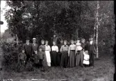 Nårunga. Från vänster: Barnen är Einar, Rudolf och Frithiof Hallhagen (Benjaminsson). Stående Benjamin Andersson, Fridolf Benjaminsson, okänd, Betty och Hanna Benjaminsson. Resten okända