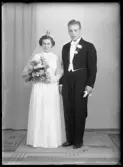 Brudpar, Stig Vallberg, Rösvägen 16, Vänsta, Kolbäck.
Ur Gustaf Åhmans samling.