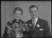 Bröllopsporträtt. Börje Holmkvist. 
Kungsgatan 10, Kungsör.
Ur Gustaf Åhmans samling.