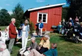 Midsommarfirande vid hembygdsgården Börjesgården i Lindome, Mölndals kommun, den 23 juni 2000.
