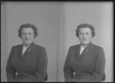 Porträtt-körfoto. Fru Barbro Eriksson, Herrevad Kolbäck. Ur Gustaf Åhmans samling.